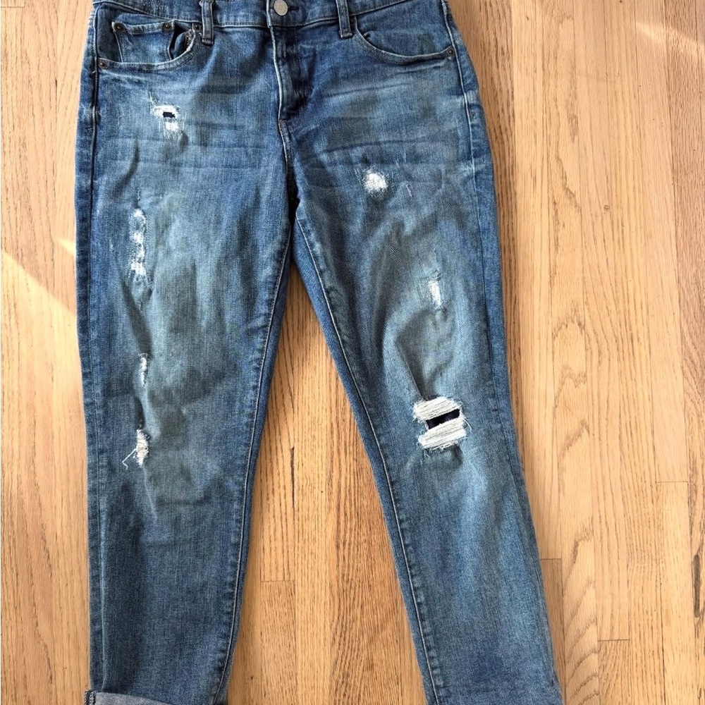 GAP Distressed Blue Crop